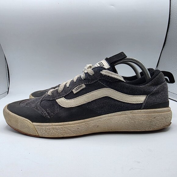 Athletic_Shoes